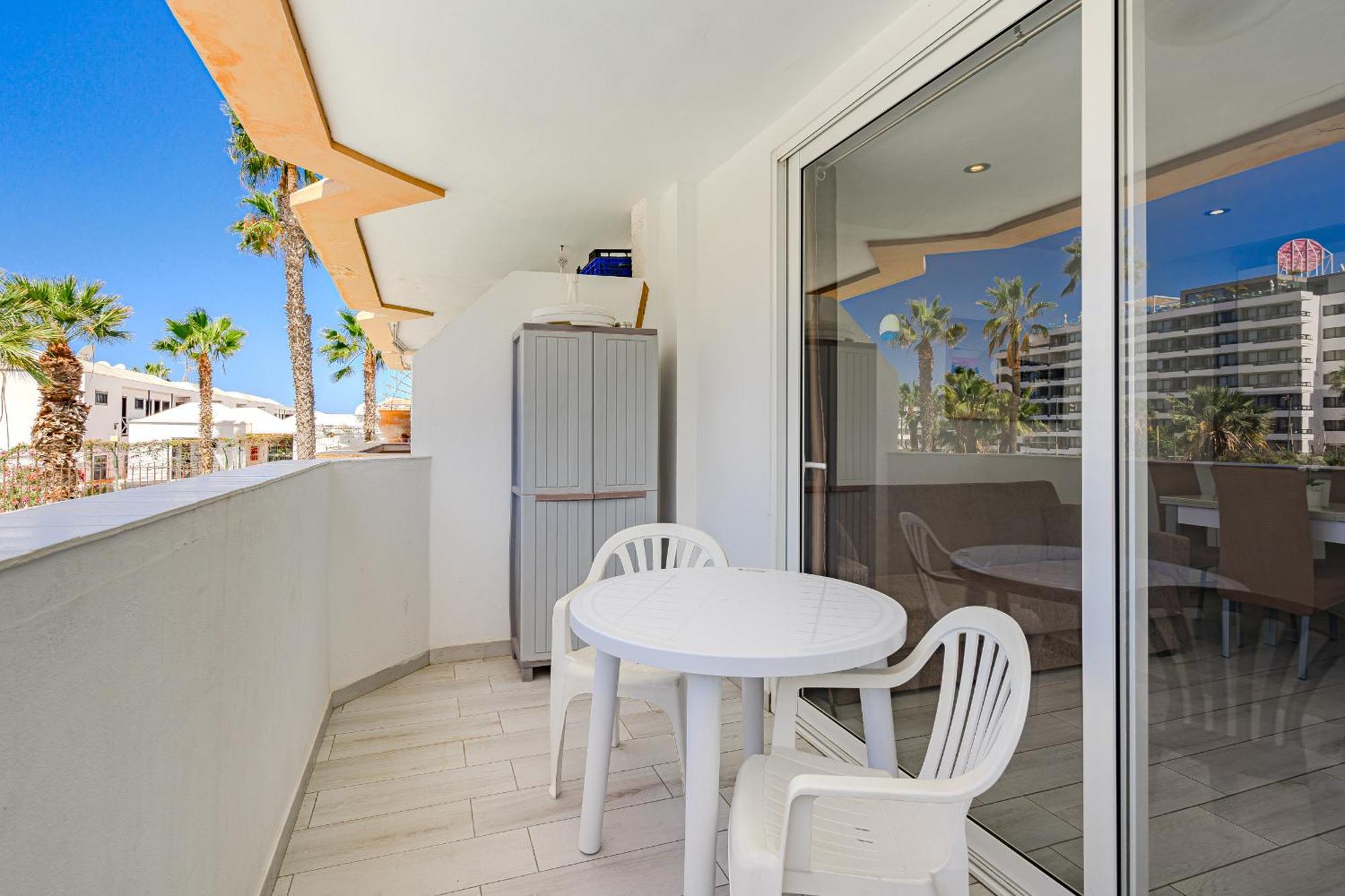 Un Dormitorio En Playa De Las Americas Costa Adeje  Exterior photo