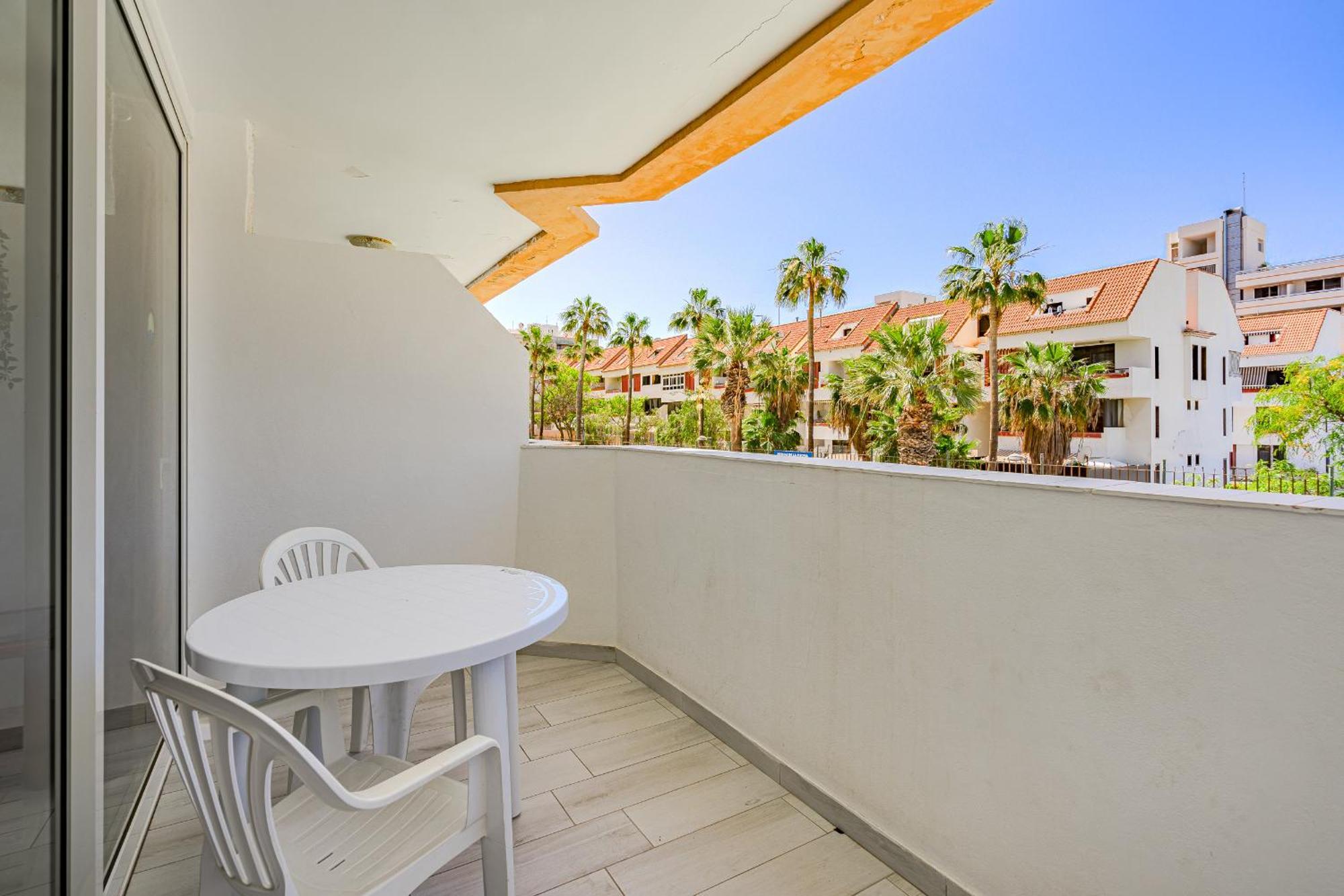 Un Dormitorio En Playa De Las Americas Costa Adeje  Exterior photo