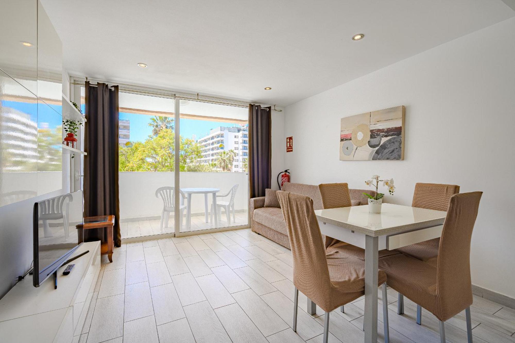 Un Dormitorio En Playa De Las Americas Costa Adeje  Exterior photo