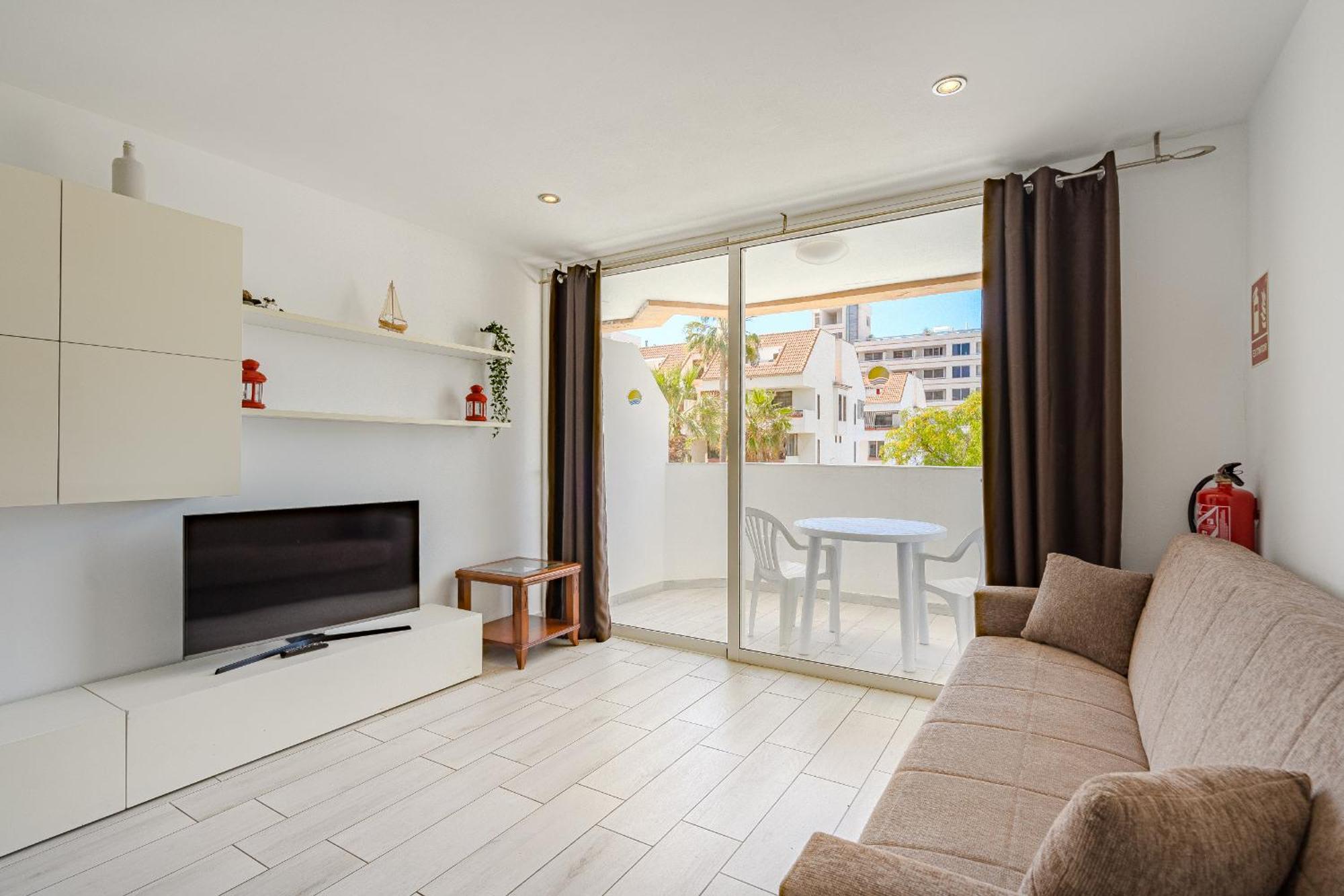 Un Dormitorio En Playa De Las Americas Costa Adeje  Exterior photo