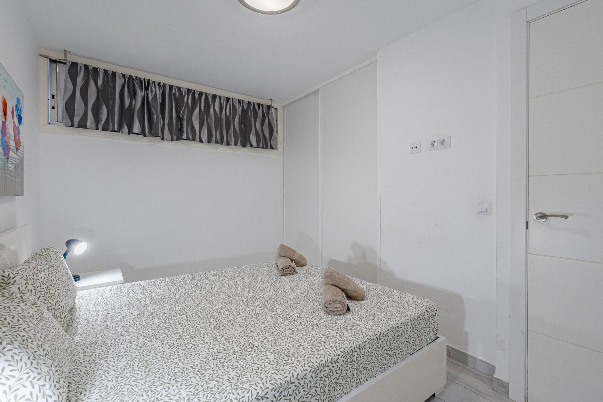 Un Dormitorio En Playa De Las Americas Costa Adeje  Exterior photo