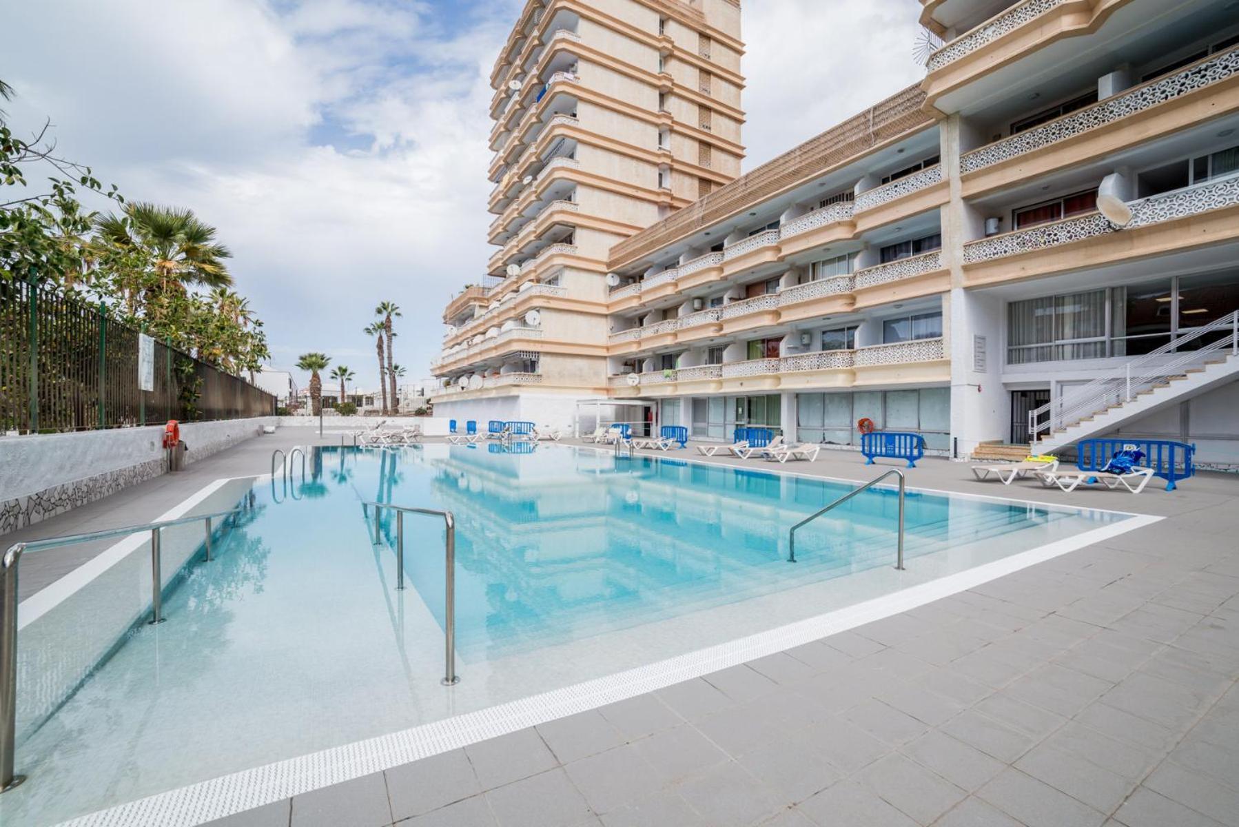 Un Dormitorio En Playa De Las Americas Costa Adeje  Exterior photo