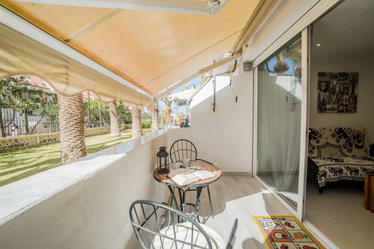 Un Dormitorio En Playa De Las Americas Costa Adeje  Exterior photo