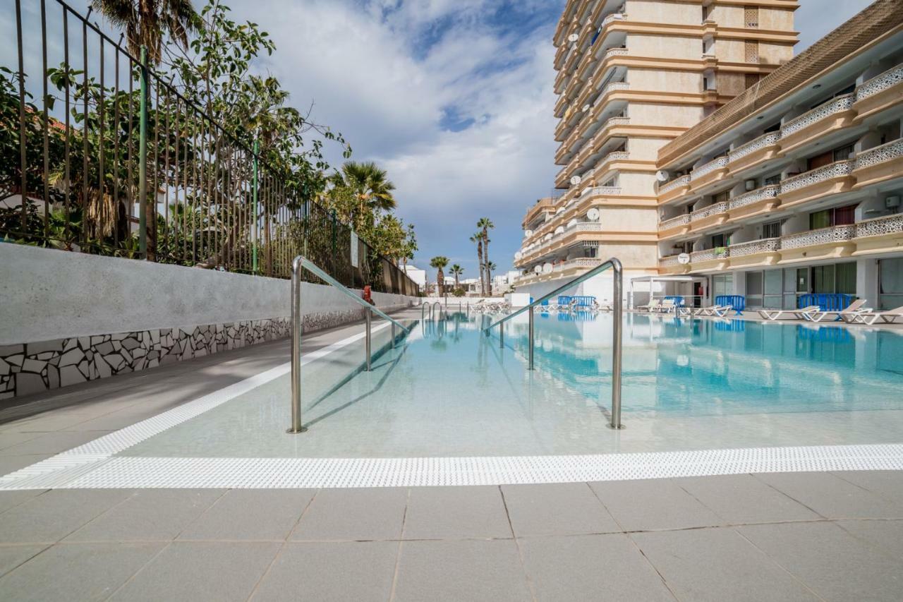 Un Dormitorio En Playa De Las Americas Costa Adeje  Exterior photo