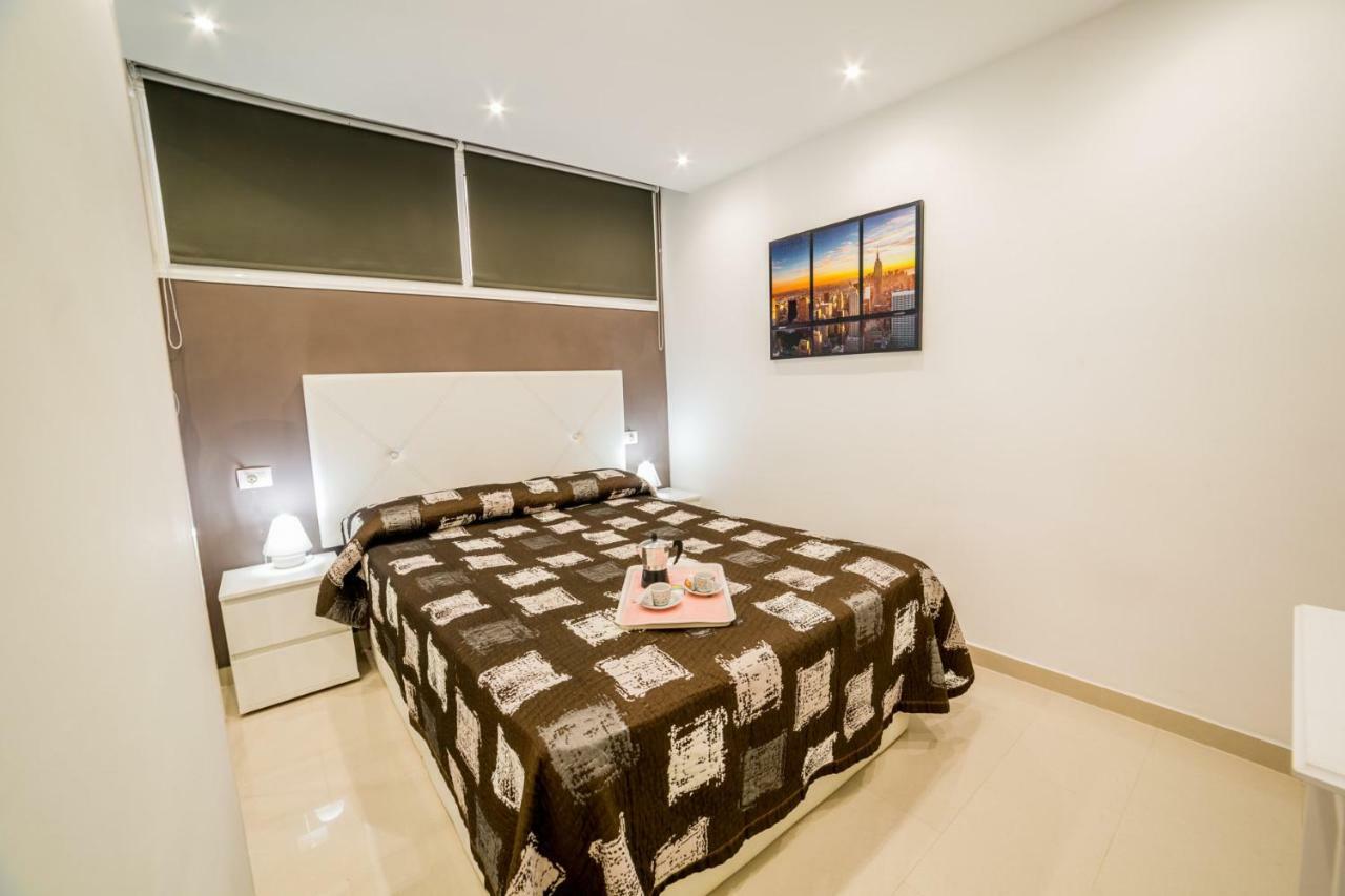 Un Dormitorio En Playa De Las Americas Costa Adeje  Exterior photo
